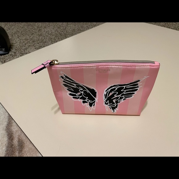 NEW Cute Makeup Bags from Victoria’s Secret💄 - Picture 3 of 3